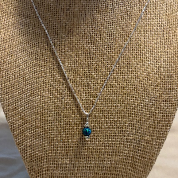 Elegant Silver Necklace with Blue Pendant - Picture 1 of 4